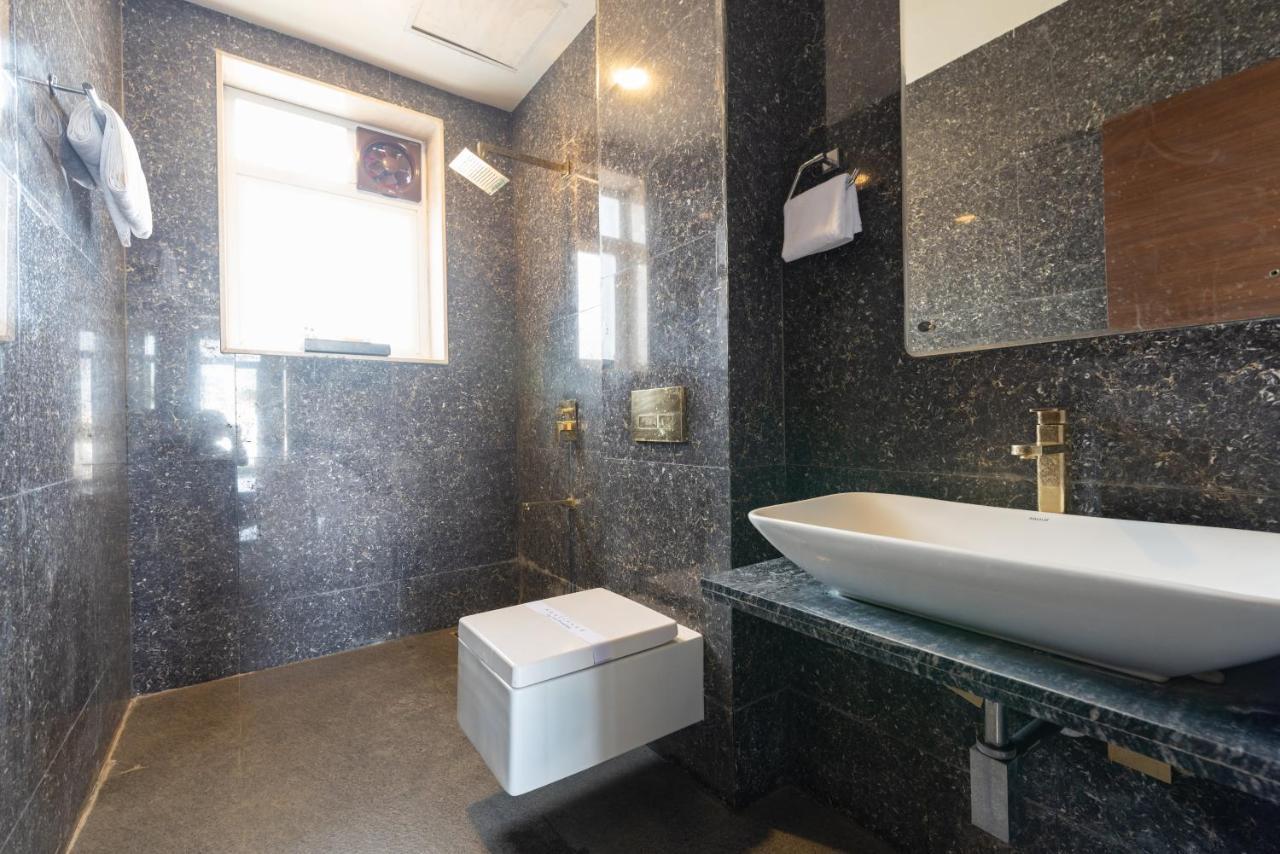 Isuite Luxor Undri Hotel Pune